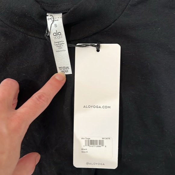 Alo Kick It Crop Tee NWT - Picture 3 of 4